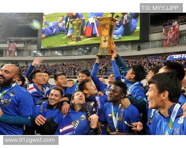 杭州足球队逆袭之路精英赛特别报道展现团队拼搏精神与辉煌成就 杭州足球队逆袭之路精英赛特别报道展现团队拼搏精神与辉煌成就