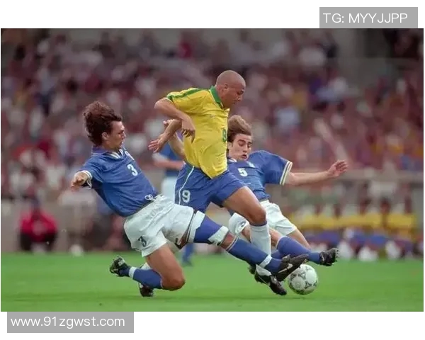 足球明星们的生日盛典回顾与精彩瞬间分享 足球明星们的生日盛典回顾与精彩瞬间分享