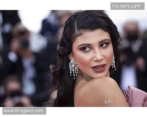 足球明星妻子魅力展示与时尚风采全景图集